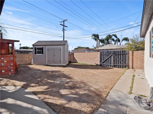 view of yard with a shed