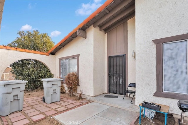 property entrance featuring a patio area