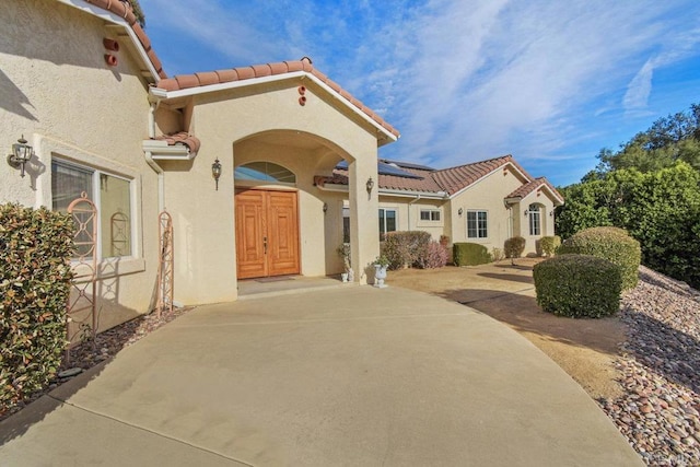 entrance to property featuring a patio