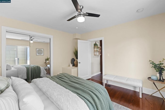 bedroom featuring ceiling fan, dark hardwood / wood-style floors, and a closet