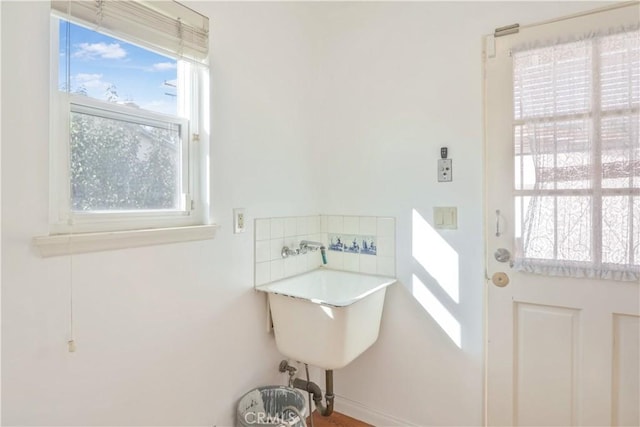 bathroom featuring a sink