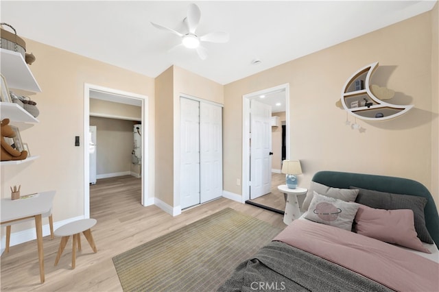 bedroom featuring light wood-style floors, baseboards, a closet, and a ceiling fan