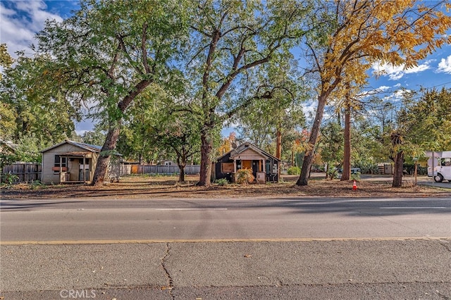 Listing photo 3 for 1257 E 9th St, Chico CA 95928