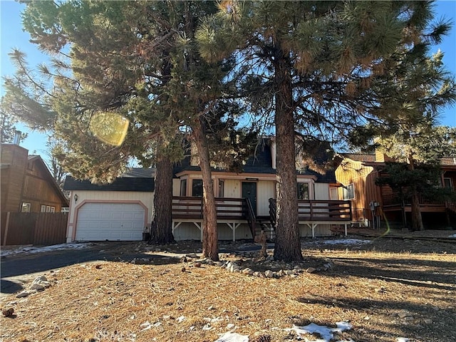 view of front facade with a garage