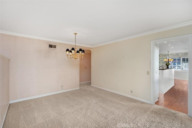 spare room with crown molding, light colored carpet, and an inviting chandelier