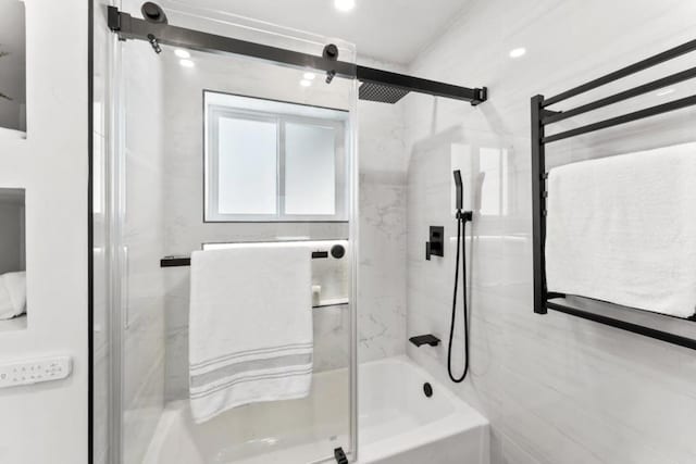 bathroom with combined bath / shower with glass door