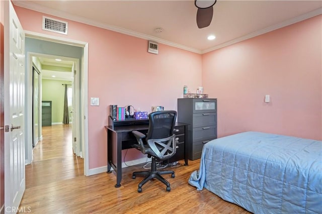 bedroom featuring light hardwood / wood-style floors, ornamental molding, and ceiling fan