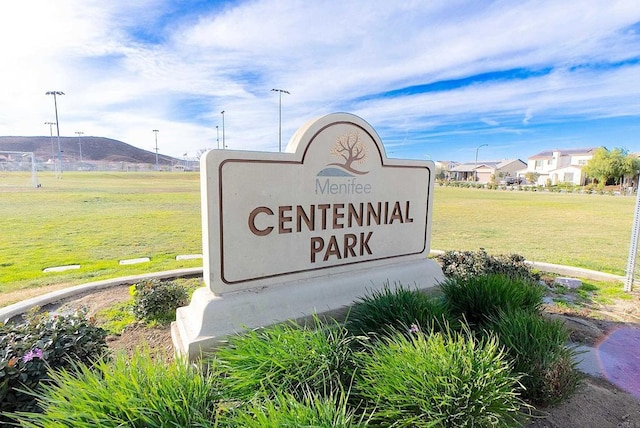 community / neighborhood sign featuring a lawn