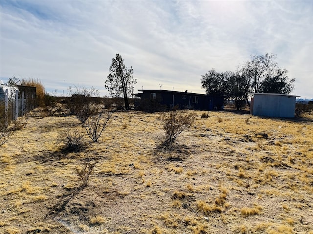 view of yard featuring a rural view