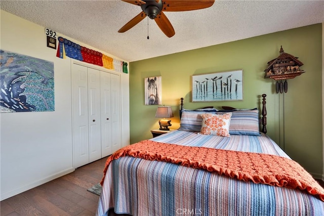 bedroom with ceiling fan, hardwood / wood-style floors, a textured ceiling, and a closet