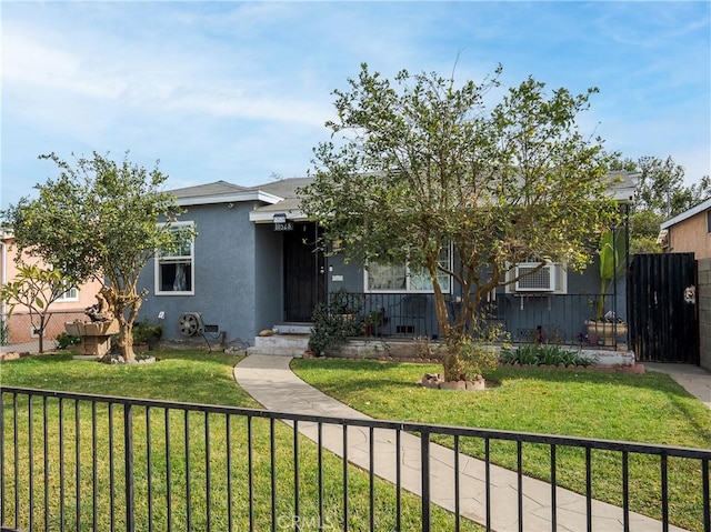 view of front of house featuring a front lawn