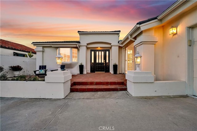 view of front of property with a patio area