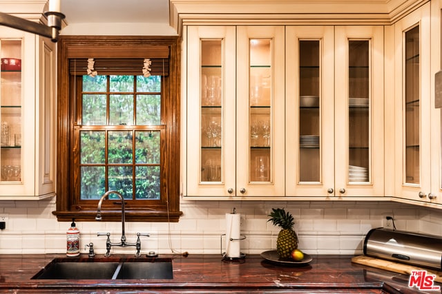 interior space featuring sink and tasteful backsplash