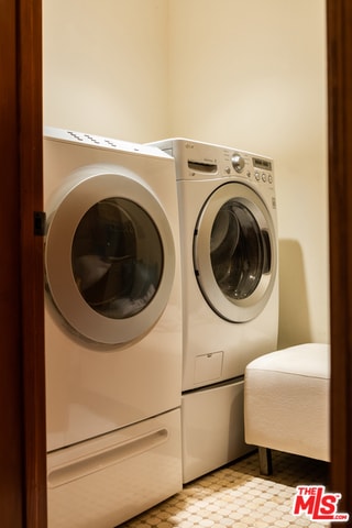 laundry area with washer and clothes dryer