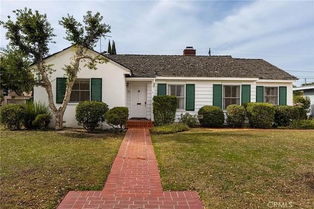 view of front of house with a front yard