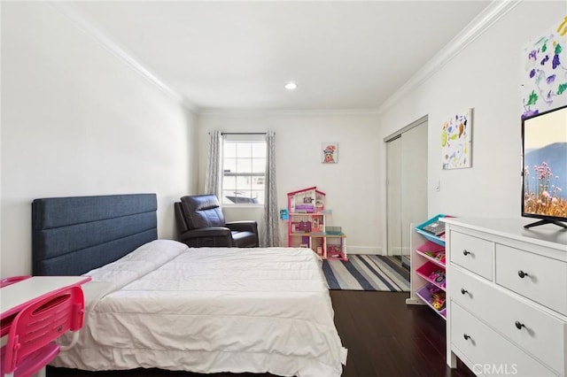 bedroom with recessed lighting, crown molding, baseboards, and dark wood-style flooring