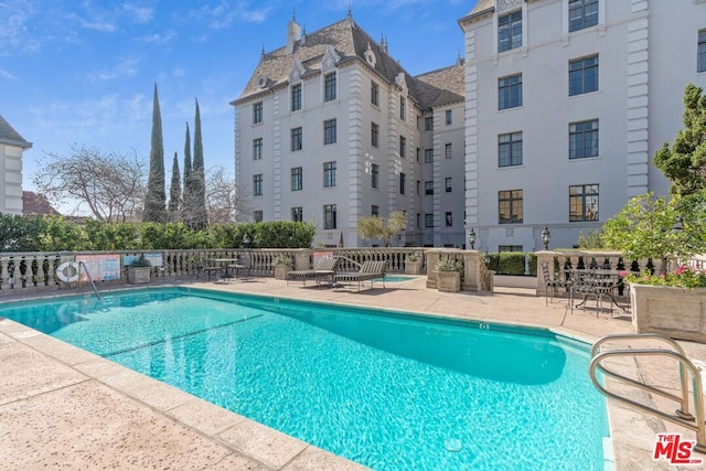 view of swimming pool featuring a patio