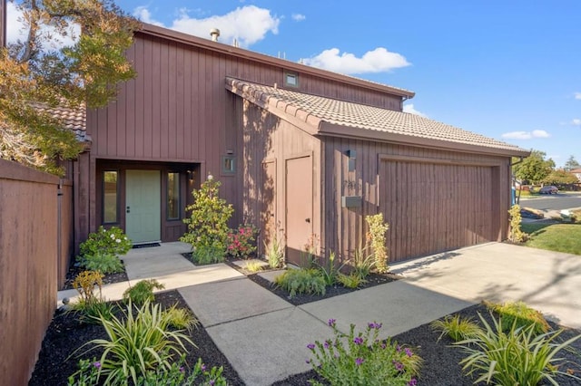 view of front facade featuring a garage