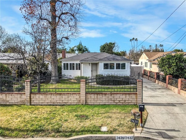 single story home featuring a front yard