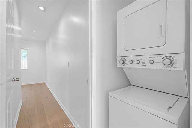 74357437 Balcom Ave, Reseda, CA 91335 - laundry room featuring stacked washer / drying machine, light wood-style floors, baseboards, and recessed lighting