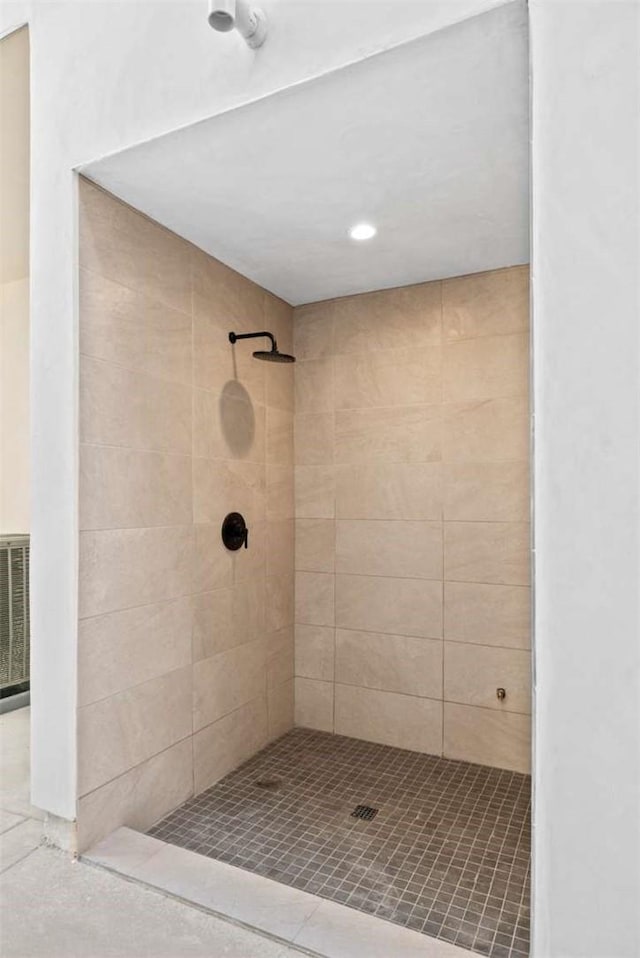 bathroom with a tile shower