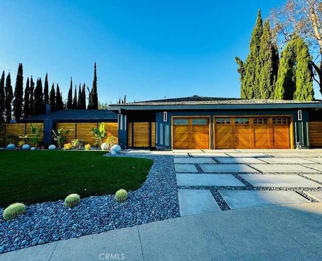 view of front facade with a garage and a front lawn