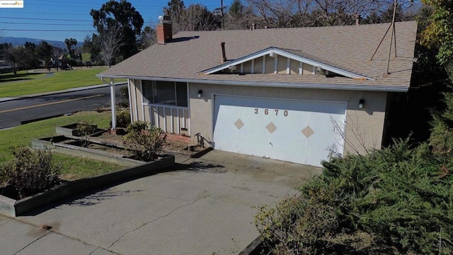 view of front of house featuring a garage