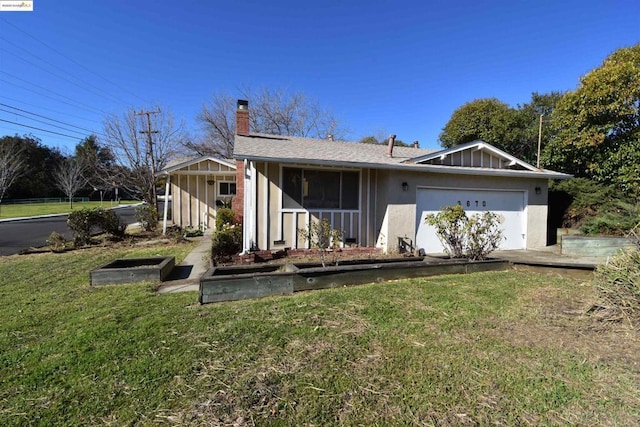 view of front of property featuring a garage and a front yard