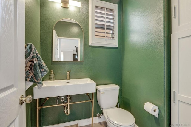 bathroom featuring sink and toilet