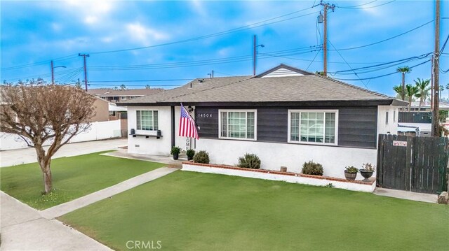 single story home with a front yard