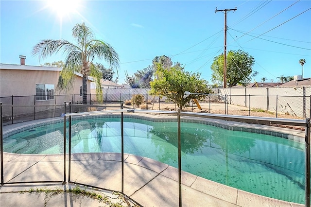 view of swimming pool