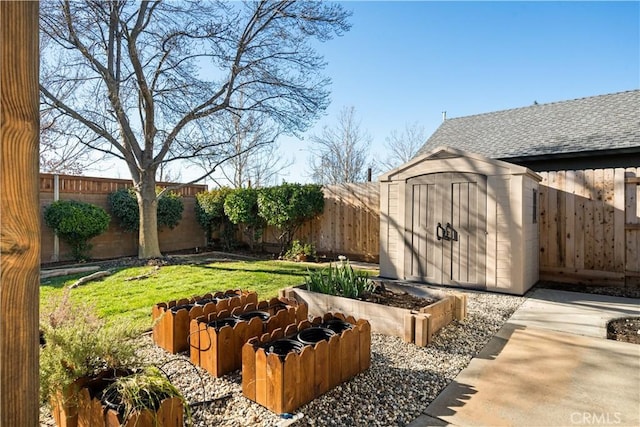 view of yard with a storage shed