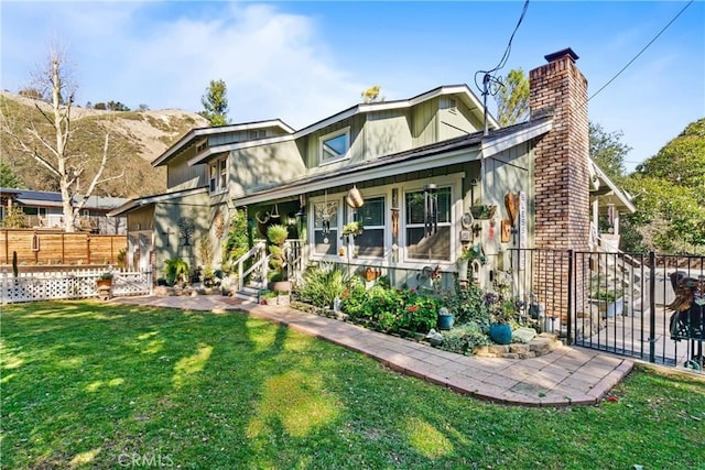 view of front of house with a front yard