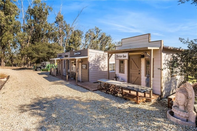 325 Red Oak Way, Arroyo Grande, CA 93420 - view of front of property with an outbuilding