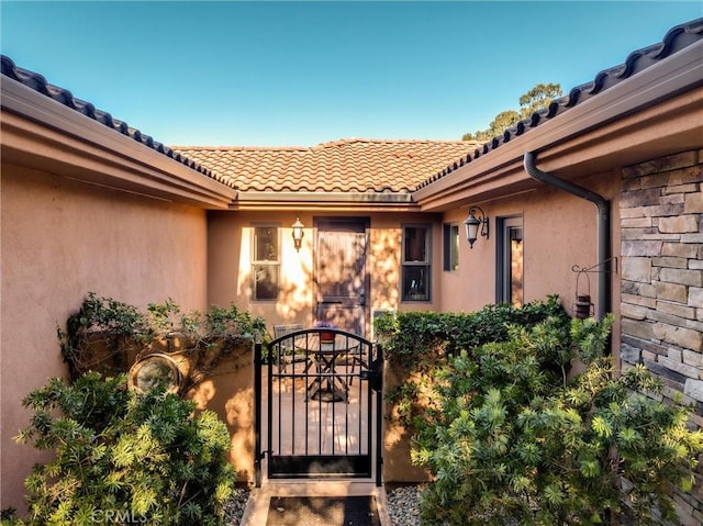 325 Red Oak Way, Arroyo Grande, CA 93420 - doorway to property with stucco siding, a gate, stone siding, and a tiled roof