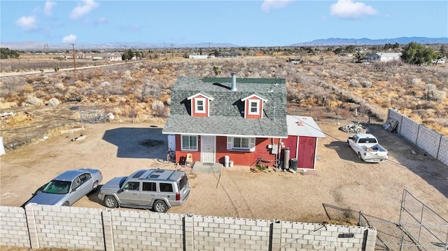 view of front of house featuring a mountain view