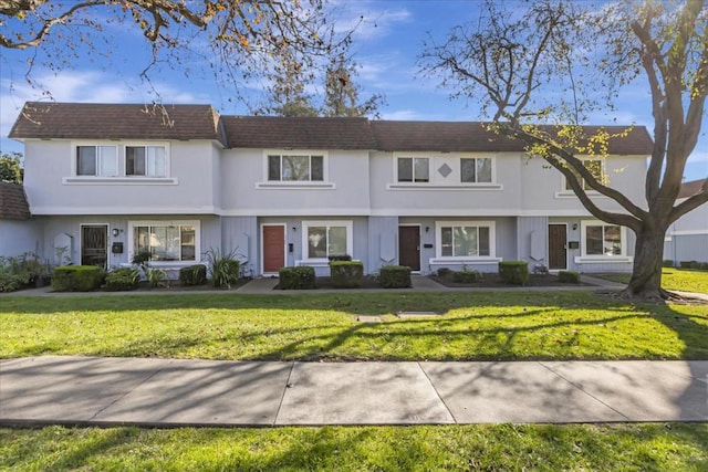 view of front of property with a front yard