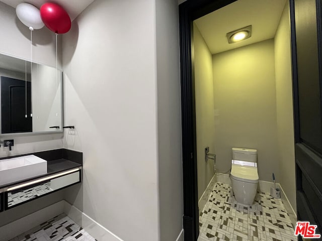 bathroom featuring sink and toilet