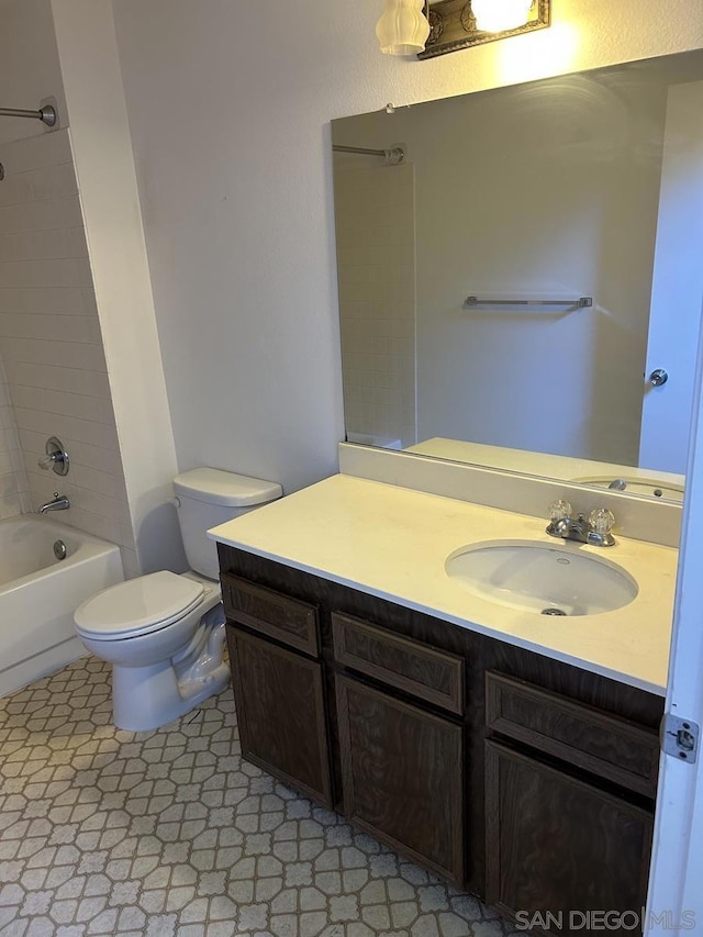 full bathroom with toilet, vanity, and tiled shower / bath