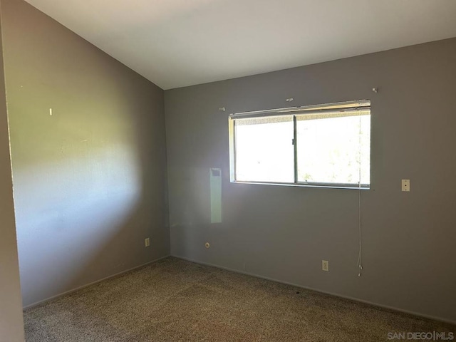 unfurnished room featuring carpet