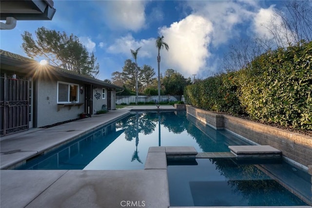 view of swimming pool