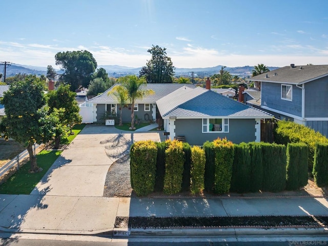 view of front of property featuring a mountain view