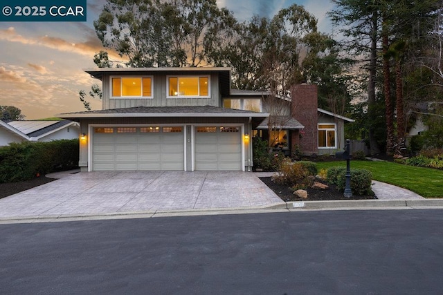 view of front facade featuring a garage