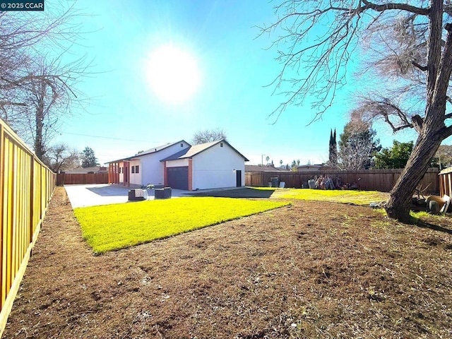 view of yard with a patio area