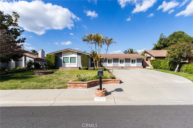 view of front of property featuring a front lawn and concrete driveway