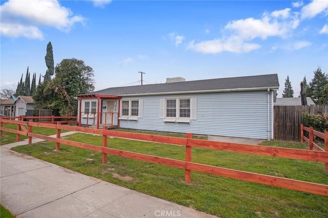 view of front of property with a front lawn