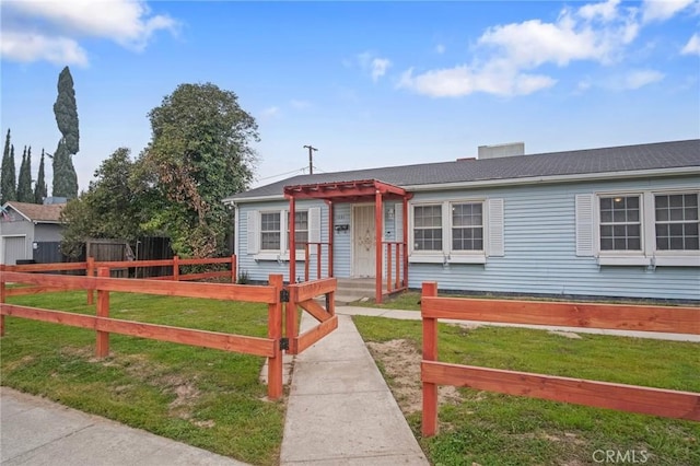 view of front of property with a front lawn