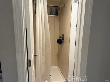 bathroom featuring curtained shower