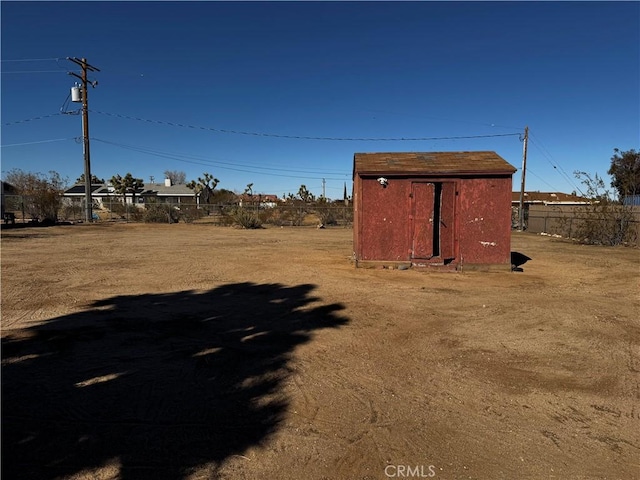 view of yard with a storage unit