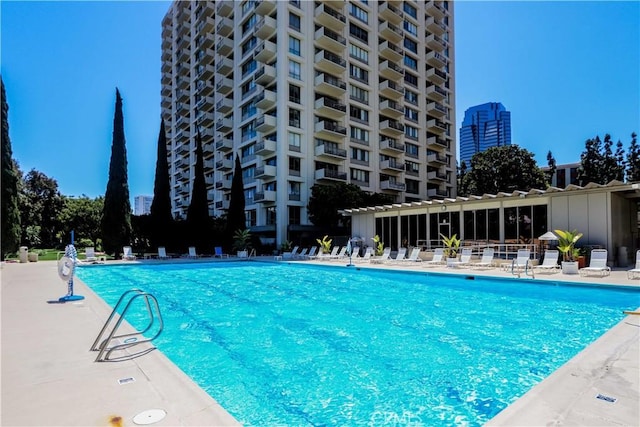 view of swimming pool